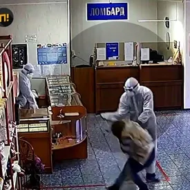 На Кубани люди в костюмах химзащиты ограбили ювелирный магазин под гимн России