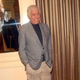 99-летний Дик Ван Дайк рассказал, что занимается спортом каждый день