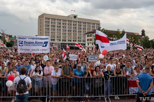 Протесты в Беларуси, десятый день: власти Гродно согласились с требованиями протестующих, на западных границах страны развернули войска