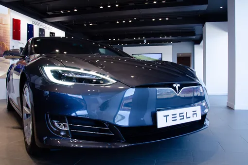 Tesla прекратила производство своей самой дорогой машины Model S Plaid Plus