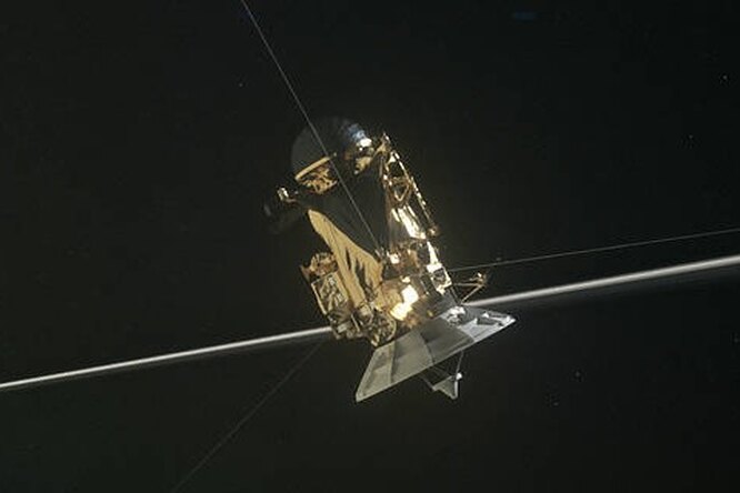 Что увидел зонд Cassini во время пролета между Сатурном и его кольцами