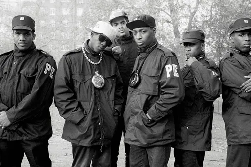 Supreme и Undercover затеяли коллаборацию с легендарной хип-хоп группой Public Enemy