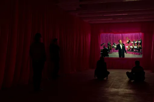 Исландский художник Рагнар Кьяртанссон представит в Москве шестичасовой перформанс «Печаль победит счастье»