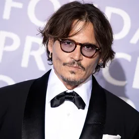 Джонни Депп продолжает воевать с Эмбер Херд, а его карьера — угасать. Теперь в деле замешаны Анджелина Джоли, Марион Котийяр и Кира Найтли Джонни Депп продолжает воевать с Эмбер Херд, а его карьера — угасать. Теперь в деле замешаны Анджелина Джоли, Марион Котийяр и Кира Найтли