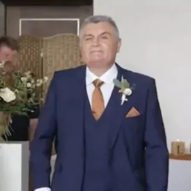 Отец так разволновался на свадьбе дочери, что забыл взять ее с собой, когда шел к алтарю