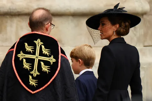 «Они задают много вопросов»: Кейт Миддлтон рассказала, как правнуки королевы Елизаветы II переживают ее смерть