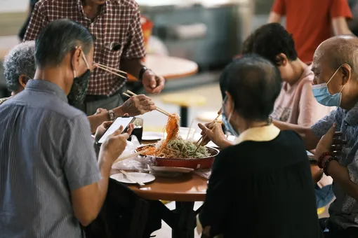 В Китае приняли закон против расточительства в еде. С посетителей кафе будут брать дополнительную плату за недоеденную порцию
