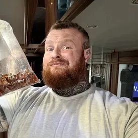 В Англии мужчина попал в реанимацию после того, как съел три килограмма мармелада В Англии мужчина попал в реанимацию после того, как съел три килограмма мармелада