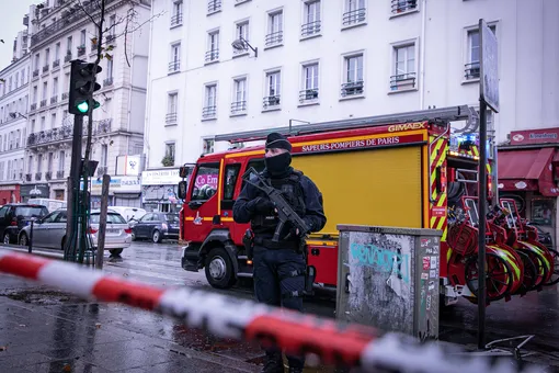 Полиция задержала обоих подозреваемых в нападении на людей у бывшей редакции Charlie Hebdo