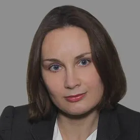 В России судят экс-журналистку «Ведомостей» и РБК Оксану Гончарову. Она обвиняется в убийстве мужа, который, по словам женщины, избивал ее 15 лет