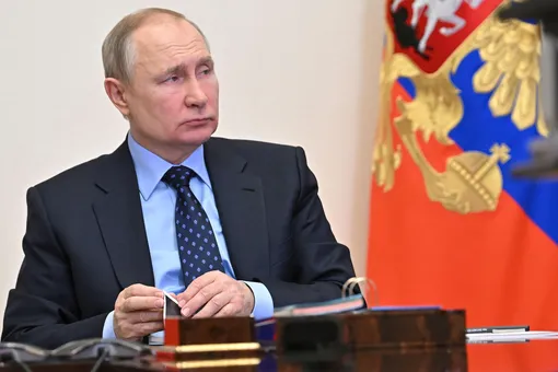 Путин подписал закон, упрощающий критерии для получения статуса иноагента