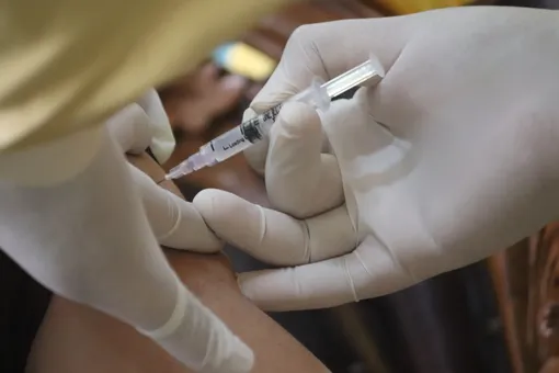 Турция разрешила российским туристам прививаться вакцинами Pfizer и Sinovac. Появятся вакцинные туры в страну