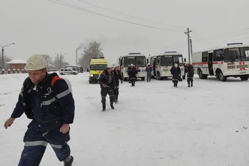 В Кузбассе произошла авария в угольной шахте. Погибли 11 человек, больше 40 пострадали