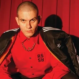 В Петербурге похоронили солиста Shortparis Николая Комягина В Петербурге похоронили солиста Shortparis Николая Комягина