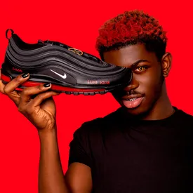 Nike подали в суд на марку MSCHF, которая вместе с рэпером Lil Nas X выпустила «сатанинские кроссовки» с кровью