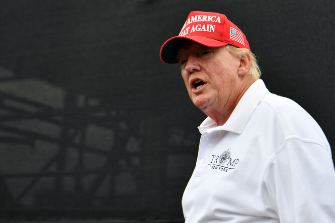 Агенты ФБР провели обыск в доме Дональда Трампа во Флориде Агенты ФБР провели обыск в доме Дональда Трампа во Флориде