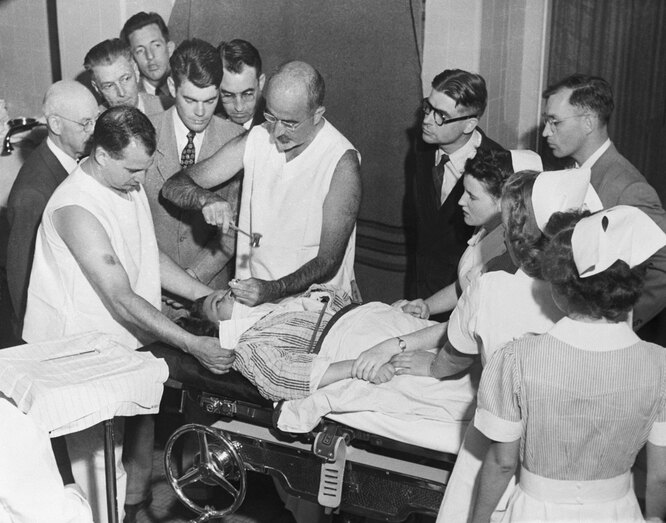 Как проводилась процедура лоботомии в 1949 году. Как проводилась процедура лоботомии в 1949 году.