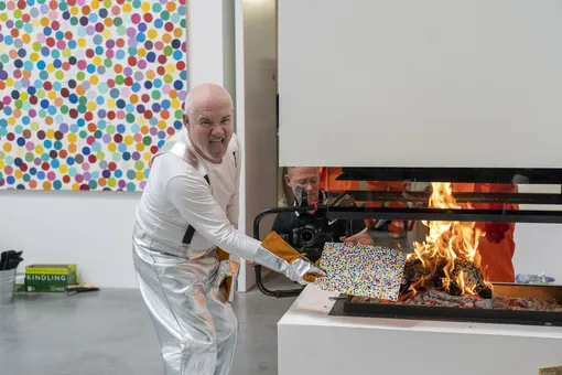 Искусство в огне: художник Дэмиен Херст начал сжигать свои картины общей стоимостью $11 млн. До этого он продал их в формате NFT