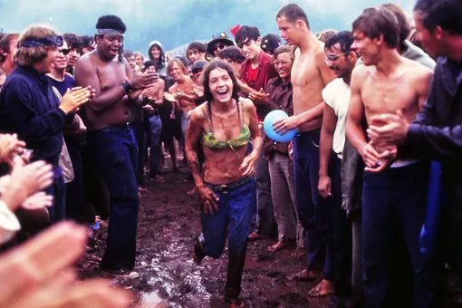 Фестиваль, определивший эпоху: как «Вудсток» стал символом мира и любви (и почему он никогда не повторится)