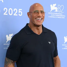 «Крушащая машина» Сэфди удостоилась 15-минутных оваций в Венеции. Дуэйн Джонсон заплакал на премьере