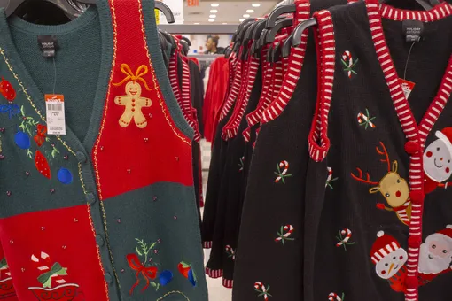 Продажи рождественских свитеров упали впервые за 10 лет — все из-за пандемии