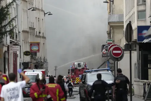 Число пострадавших при взрыве в центре Парижа достигло 37