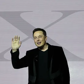 Какой автоответчик у Илона Маска? Создатель Tesla случайно твитнул свой номер телефона