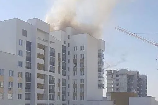В жилом доме в Екатеринбурге произошел взрыв. Двое человек пострадали
