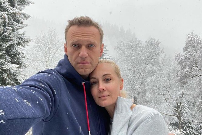 Самолет с Навальным сел в Шереметьево (а не во Внуково) Самолет с Навальным сел в Шереметьево (а не во Внуково)