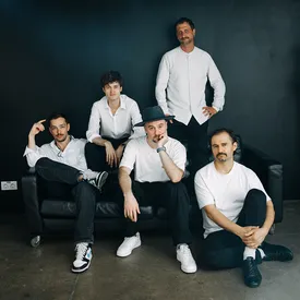 Электронный музыкант Lay-Far выпустил фит с американским артистом Seven Davis Jr. — Aquarius Love