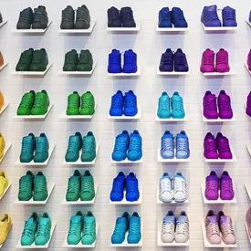 Продукцию adidas и Reebok вновь будут продавать в России через дистрибьютора Продукцию adidas и Reebok вновь будут продавать в России через дистрибьютора