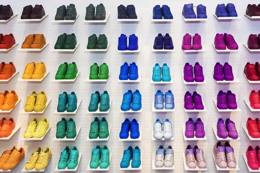 Продукцию adidas и Reebok вновь будут продавать в России через дистрибьютора Продукцию adidas и Reebok вновь будут продавать в России через дистрибьютора