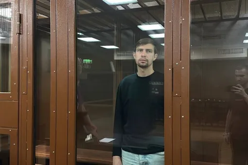 Последователя Алекса Лесли приговорили к 1,5 года колонии за домогательства Последователя Алекса Лесли приговорили к 1,5 года колонии за домогательства