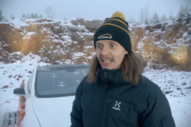 «Никогда не получал столько удовольствия от Tesla». Финн взорвал свой электрокар вместе с манекеном Илона Маска после того, как узнал цену ремонта «Никогда не получал столько удовольствия от Tesla». Финн взорвал свой электрокар вместе с манекеном Илона Маска после того, как узнал цену ремонта