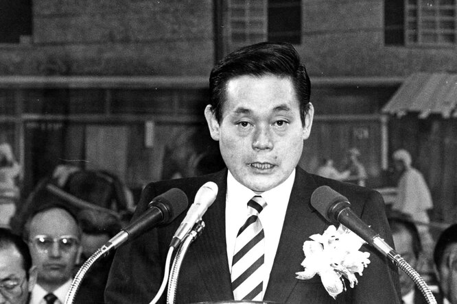 Умер глава Samsung Ли Гон Хи. Он превратил небольшую компанию из Южной Кореи в одну из крупнейших в мире
