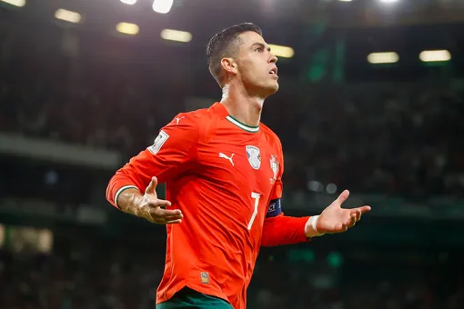 «Он нормальный, а я идеальный»: Криштиану Роналду оценил внешность Дэвида Бекхэма «Он нормальный, а я идеальный»: Криштиану Роналду оценил внешность Дэвида Бекхэма