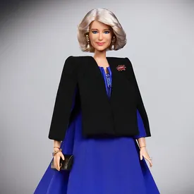 Mattel выпустила куклу Барби в образе королевы Великобритании Камиллы. Однако в сети новинку не оценили Mattel выпустила куклу Барби в образе королевы Великобритании Камиллы. Однако в сети новинку не оценили