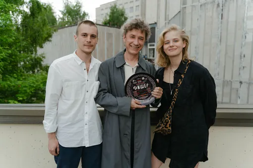 Онлайн-сервис more.tv представил трейлер сериала «Фишер» с Иваном Янковским и Сашей Бортич в главных ролях. Премьера состоится 8 февраля Онлайн-сервис more.tv представил трейлер сериала «Фишер» с Иваном Янковским и Сашей Бортич в главных ролях. Премьера состоится 8 февраля