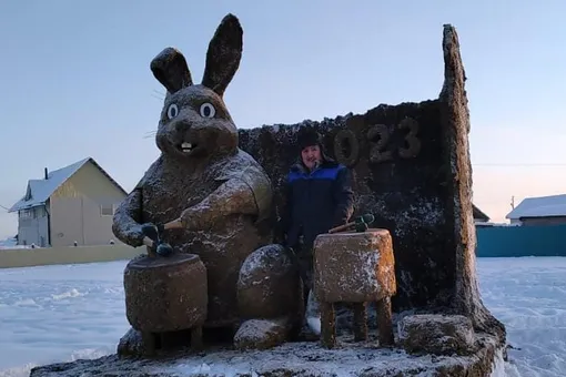 В Якутии представили двухметрового зайца из навоза