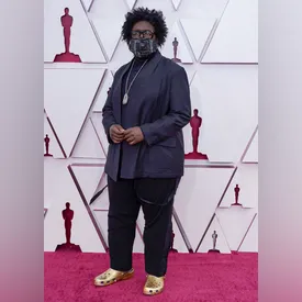 Кроксы на красной дорожке: посмотрите, как нарядился на «Оскар» музыкант Questlove Кроксы на красной дорожке: посмотрите, как нарядился на «Оскар» музыкант Questlove