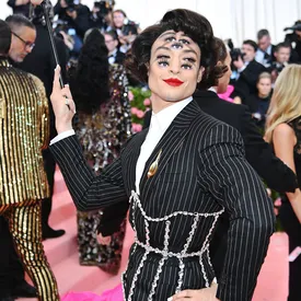 Кэмп как он есть: какие необычные вещи делали знаменитости на балу MET Gala (и зачем) Кэмп как он есть: какие необычные вещи делали знаменитости на балу MET Gala (и зачем)
