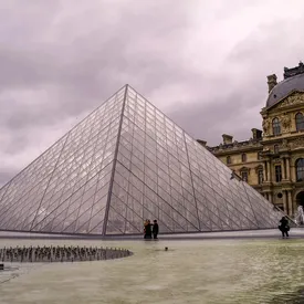 Грабители Лувра пытались продать украденные драгоценности через даркнет за десятки миллионов евро Грабители Лувра пытались продать украденные драгоценности через даркнет за десятки миллионов евро