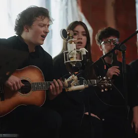 Группа «Бонд с кнопкой» выпустила лайв-альбом «Дом с хором» Группа «Бонд с кнопкой» выпустила лайв-альбом «Дом с хором»