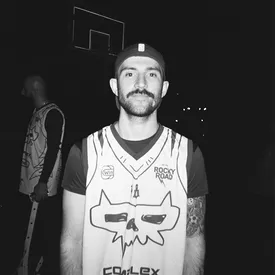 Искусство фейсконтроля: как превратить ночную работу в популярный блог