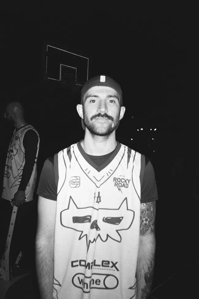 Искусство фейсконтроля: как превратить ночную работу в популярный блог