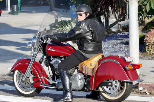 Арнольд Шварценеггер впервые стал дедушкой и по этому случаю сделал круг по городу на своем мотоцикле