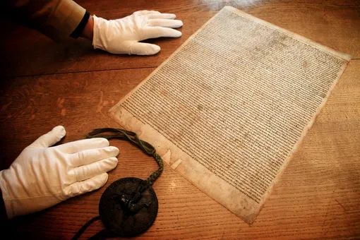 45-летний мужчина попытался украсть Великую хартию вольностей (документу больше 800 лет)
