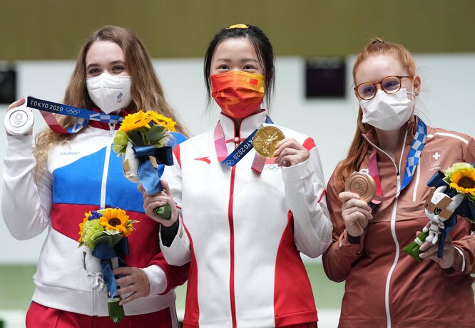 Анастасия Галашина, Цянь Ян, Нина Кристен (слева направо)