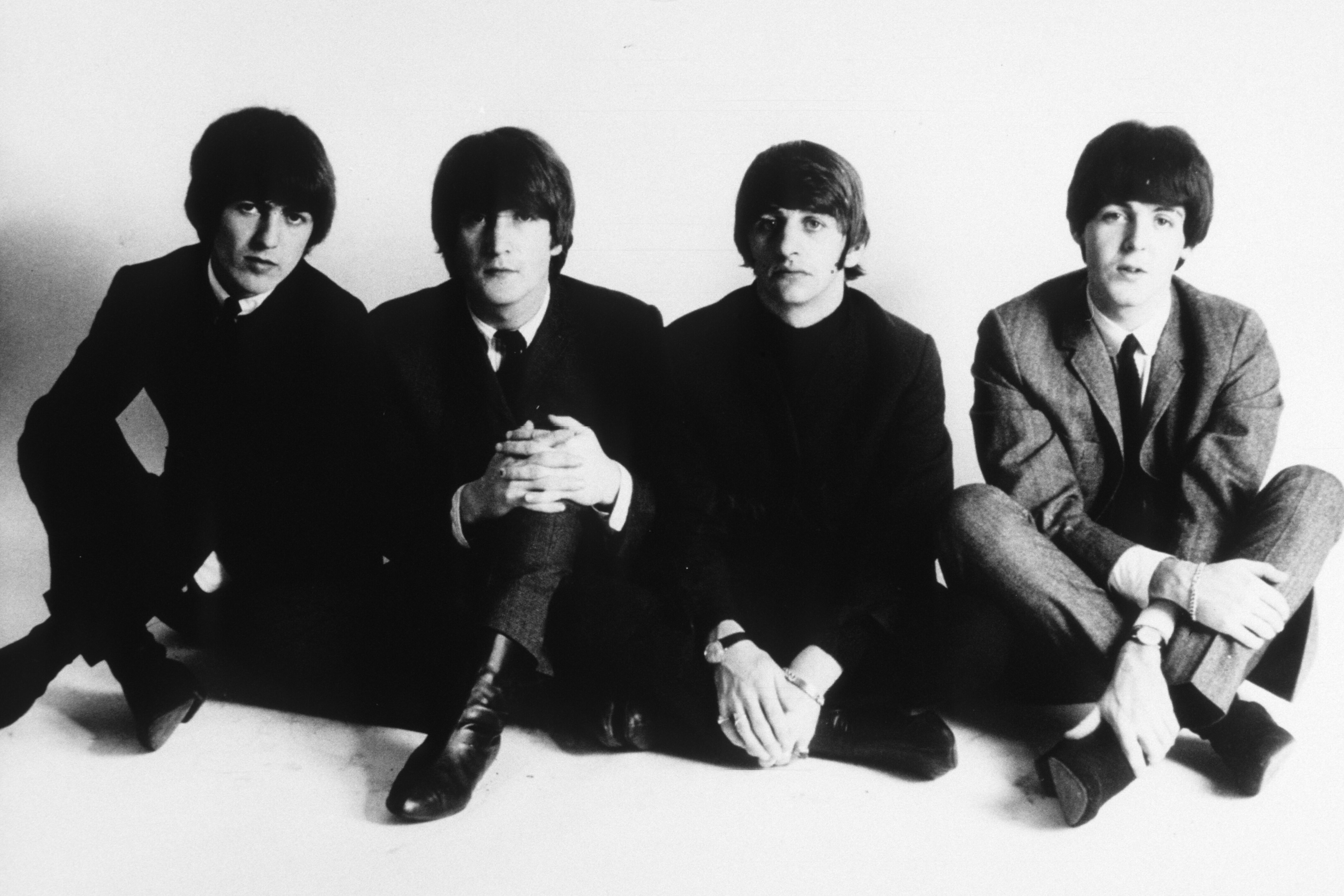 The Beatles выпустили последнюю песню с вокалом Джона Леннона