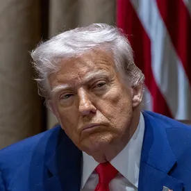 Дональд Трамп продлил на год санкции против России Дональд Трамп продлил на год санкции против России